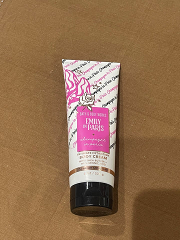 BATH &BODY WORKS EMILY IN PARIS CHAMPAGNE IN PARIS 226G.